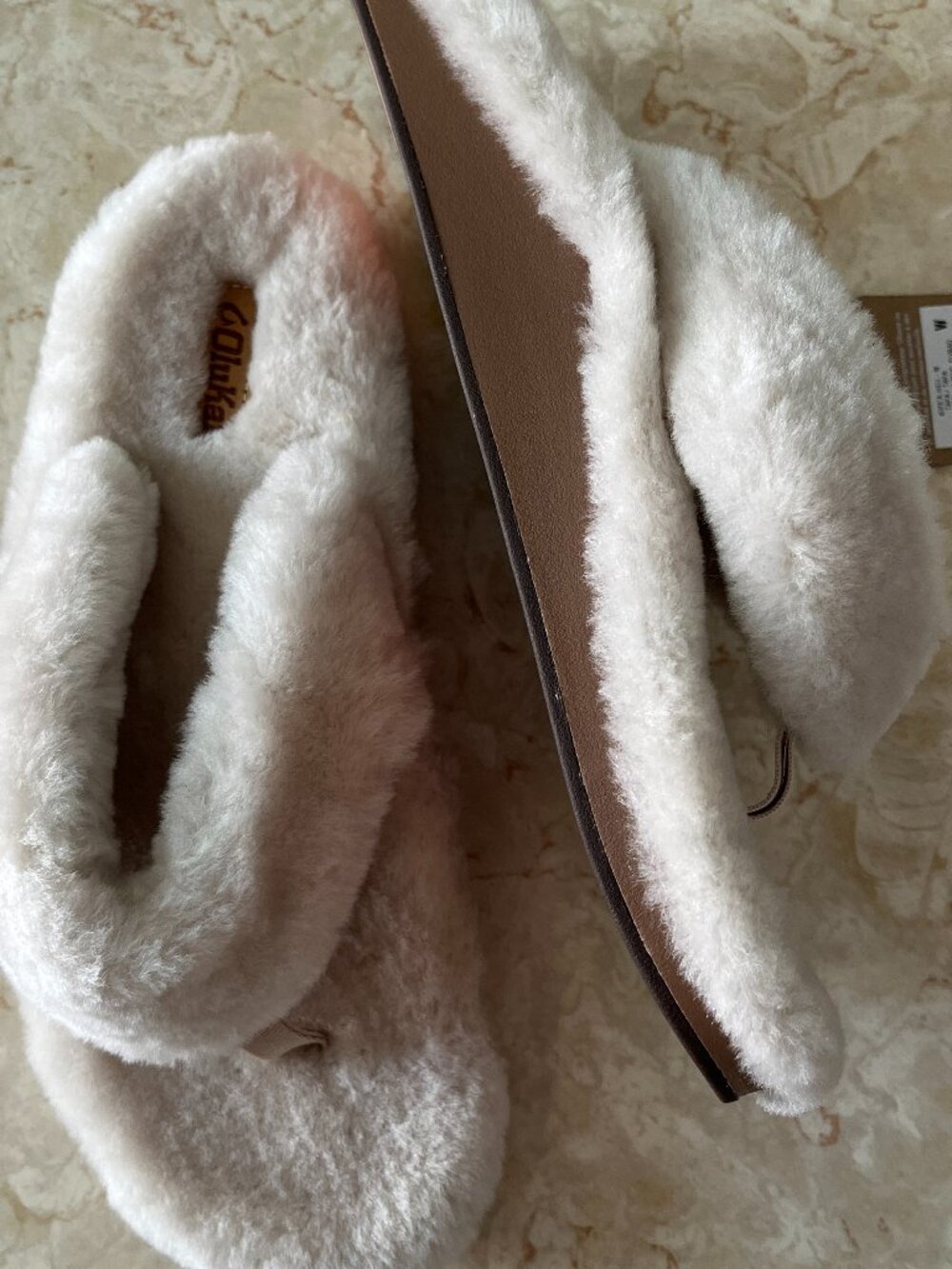 NWT Olukai Sz 10 Women's Kipe'a Heu Shearling Sandal Slipper in color Tapa - Picture 4 of 11